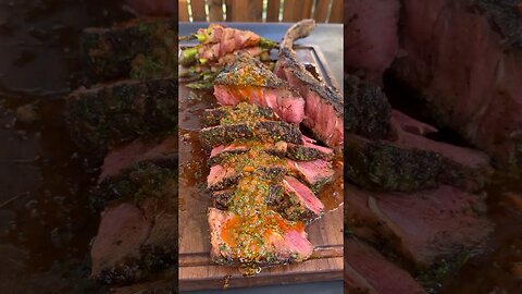 Tomahawk Steak and bacon wrapped asparagus on the @solostove