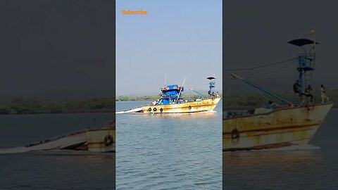 #goa #shortvideos #naturephotography #viral #shorts #youtubeshorts #boat #trawler #netfishing