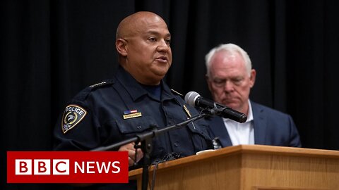 Police_chief_on_leave_after_Texas_school_shooting_-_98BBC