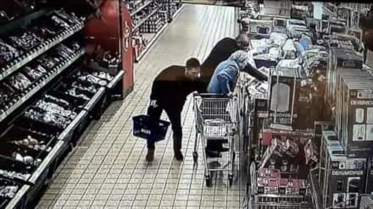 87-årig dame berøvet midt i et supermarked