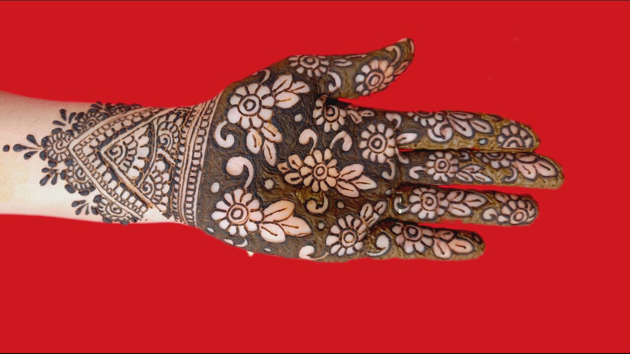 Smart Mehndi Design with A good Feeling