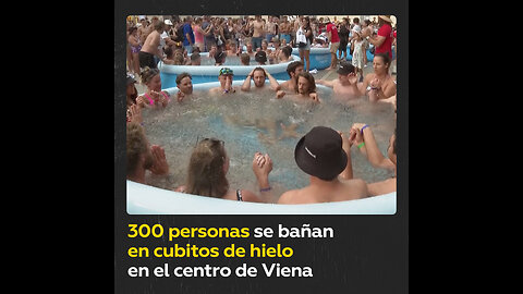 ‘Ice Challenge’ en Austria: 300 personas se bañan en cubitos de hielo