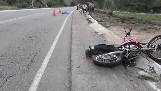 MGC-418 em T. Otoni: Motociclista inabilitado morre após bater em Caminhão no Vale do Mucuri