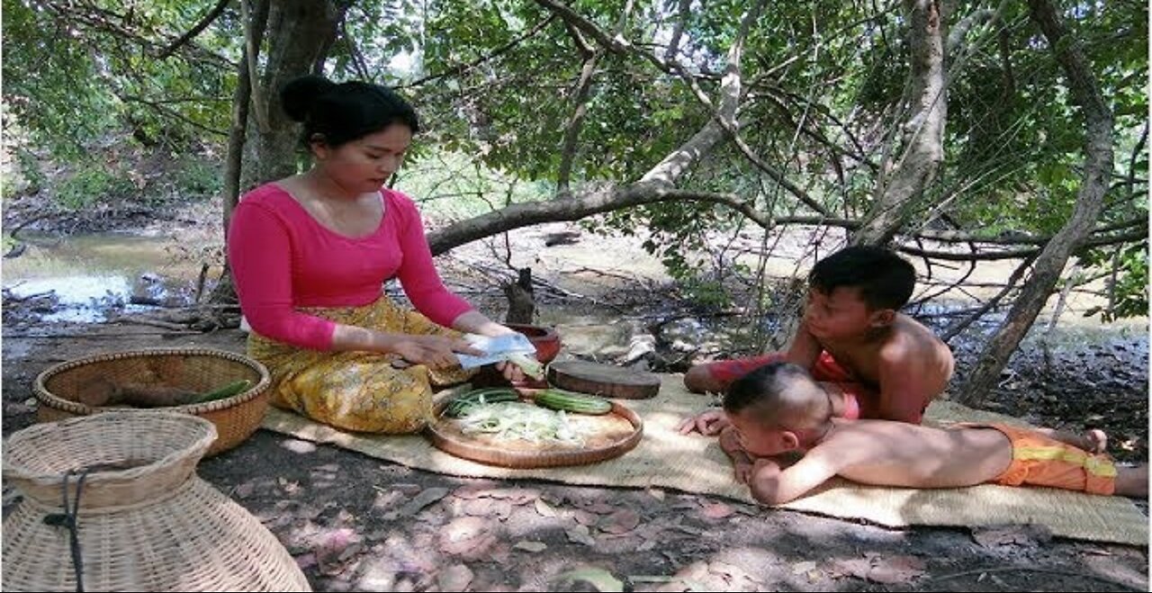 Find Fruits in forest wilderness (My life)