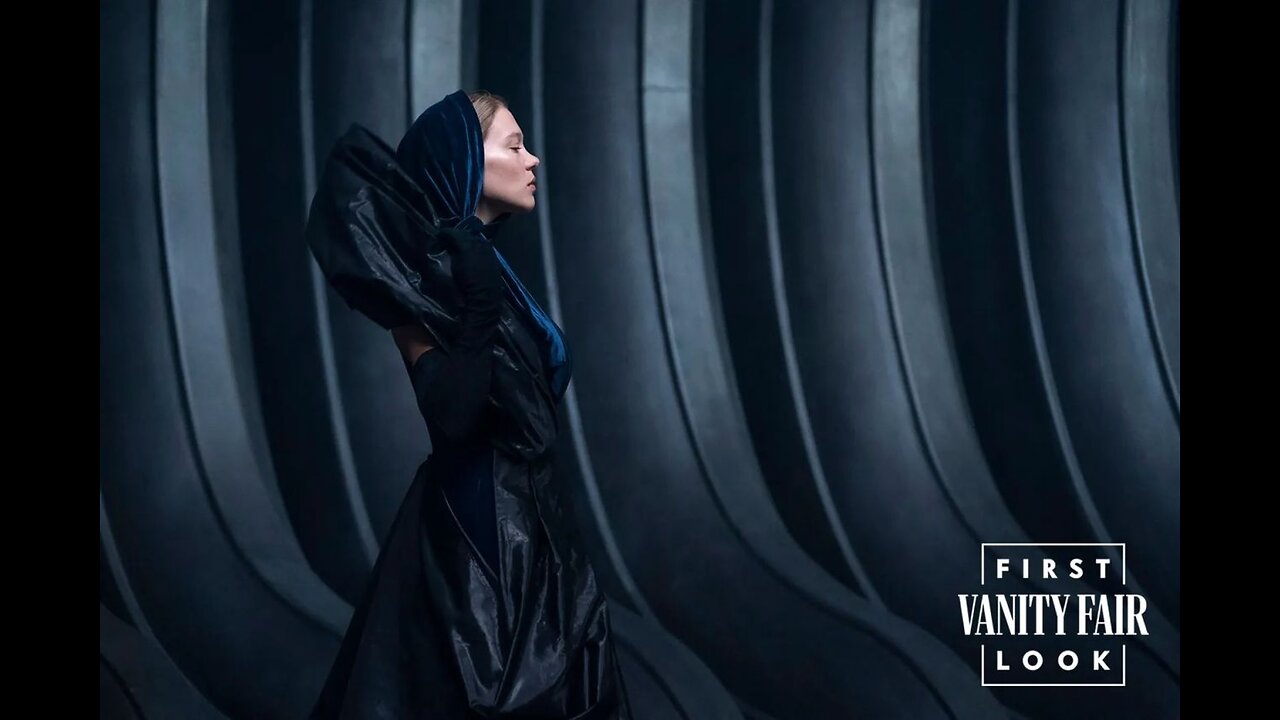 Lea Seydoux coming out of the suv and does this #léaseydoux