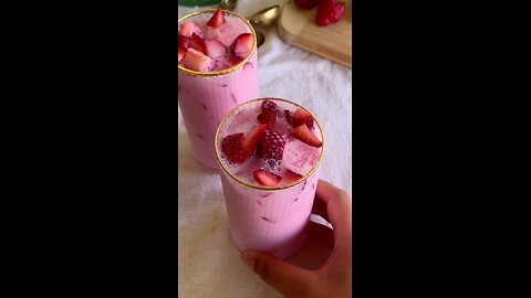 CREAMY STRAWBERRY DRINK! 🍓✨|Try this cool drink with your friends! Super delicious