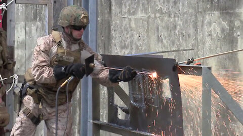 III MEF Force Reconnaissance thermal breaching B-Roll