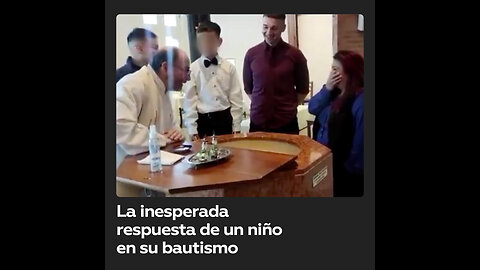 Un niño sorprende al sacerdote con su respuesta en su bautismo