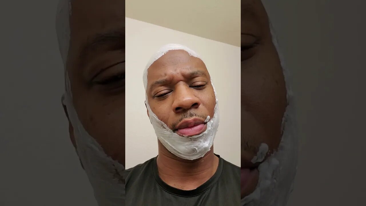 Guys with dirty beards.😂