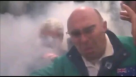 Pauly does a burnout in front of John Howard | Fat Pizza