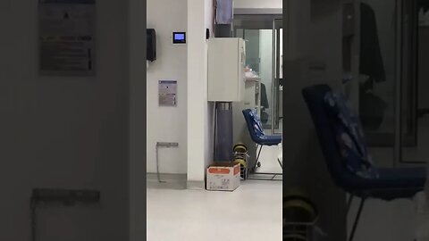 Easy lab delivery 🧪 #shorts #hospital #laboratory