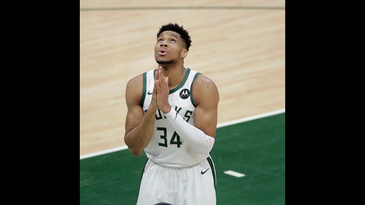 Giannis Antetokoumpo Dominating