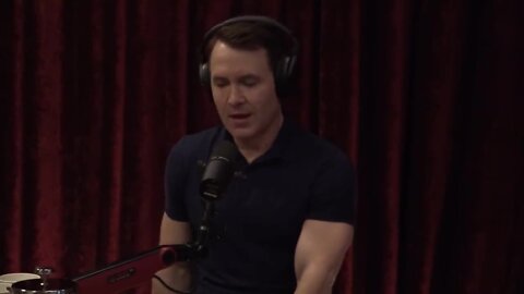Rogan ROASTS Brian Stelter Along With CNN's Failed Streaming Service