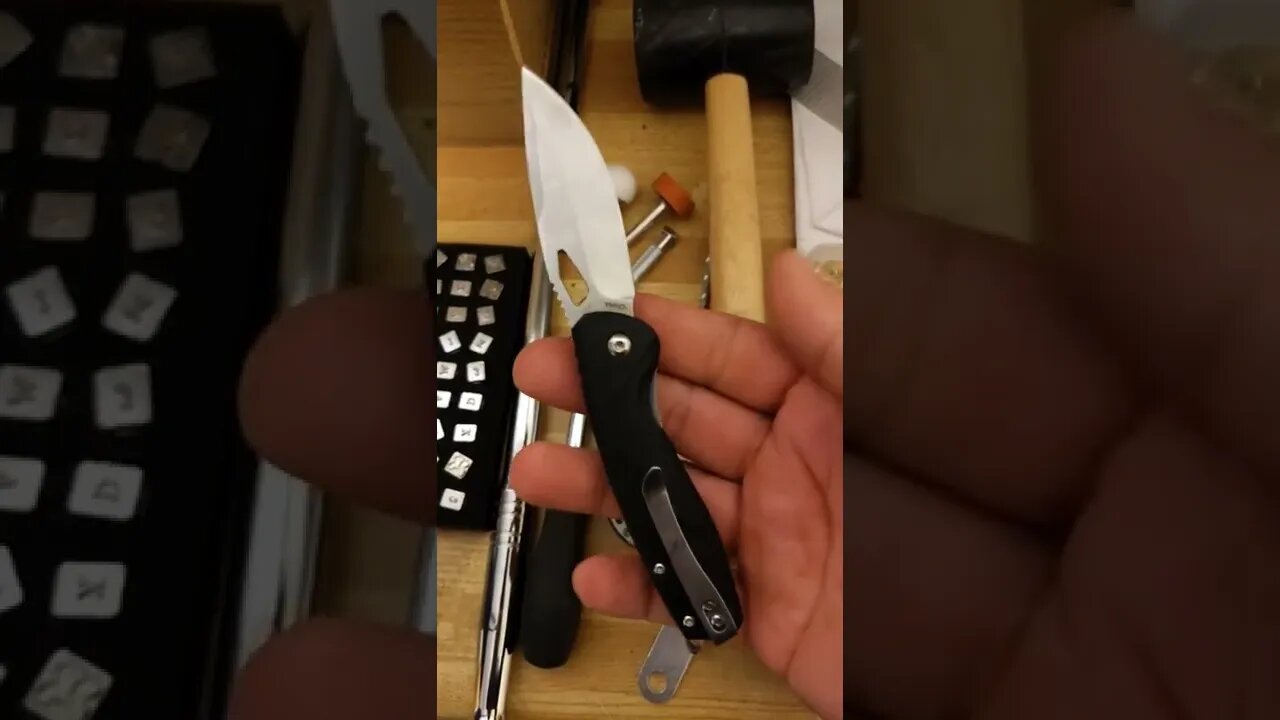 STOP A GRIZZLY BUCK KINGSMAN POCKET KNIFE