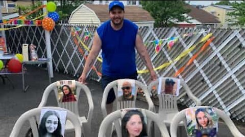 Filho deixa pai em lágrimas com festa de aniversário surpresa!