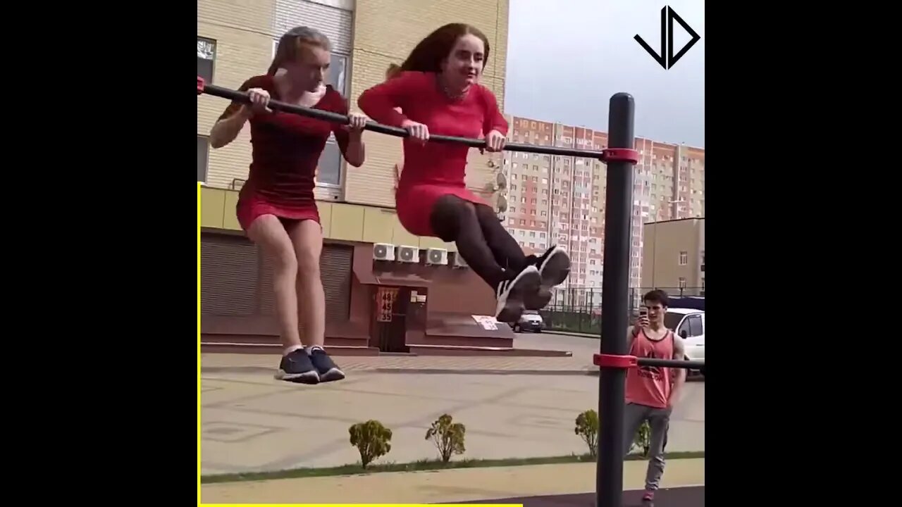 These clips had us like 😲😲😲