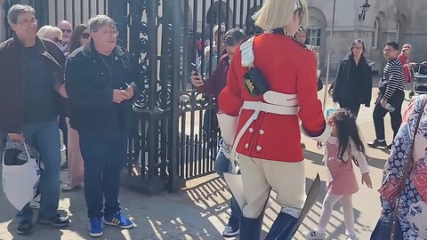 Dad pulls daughter to safty as guard shouts make way at tourist in his path #horseguardsparade