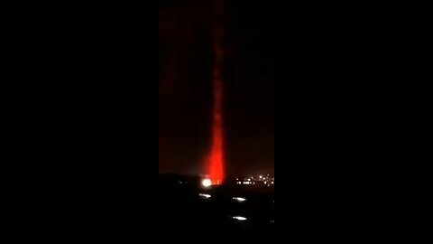 #ovni #ufo #uap Ovni dispara rayo laser a la tierra - UFO shoots laser beam at Earth .