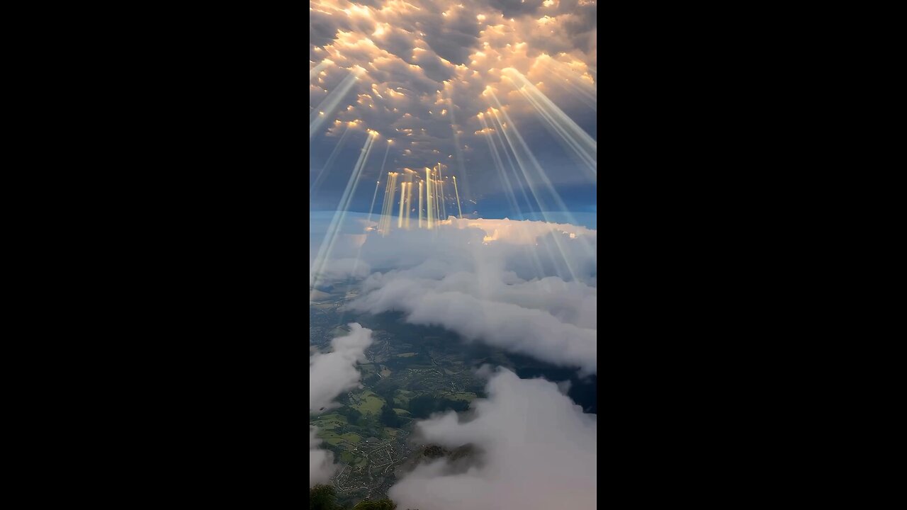 #NatureLovers #Clouds #Sunset #HeavenlyView #NatureMagic #SkyHigh #SunRays #CloudScape #BeautifulSky