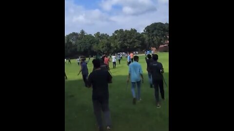 PROTESTERS SWARM🏰🛗📸PRIME MINISTER PALACE IN BANGLADESH🇧🇩🏰🛗💫