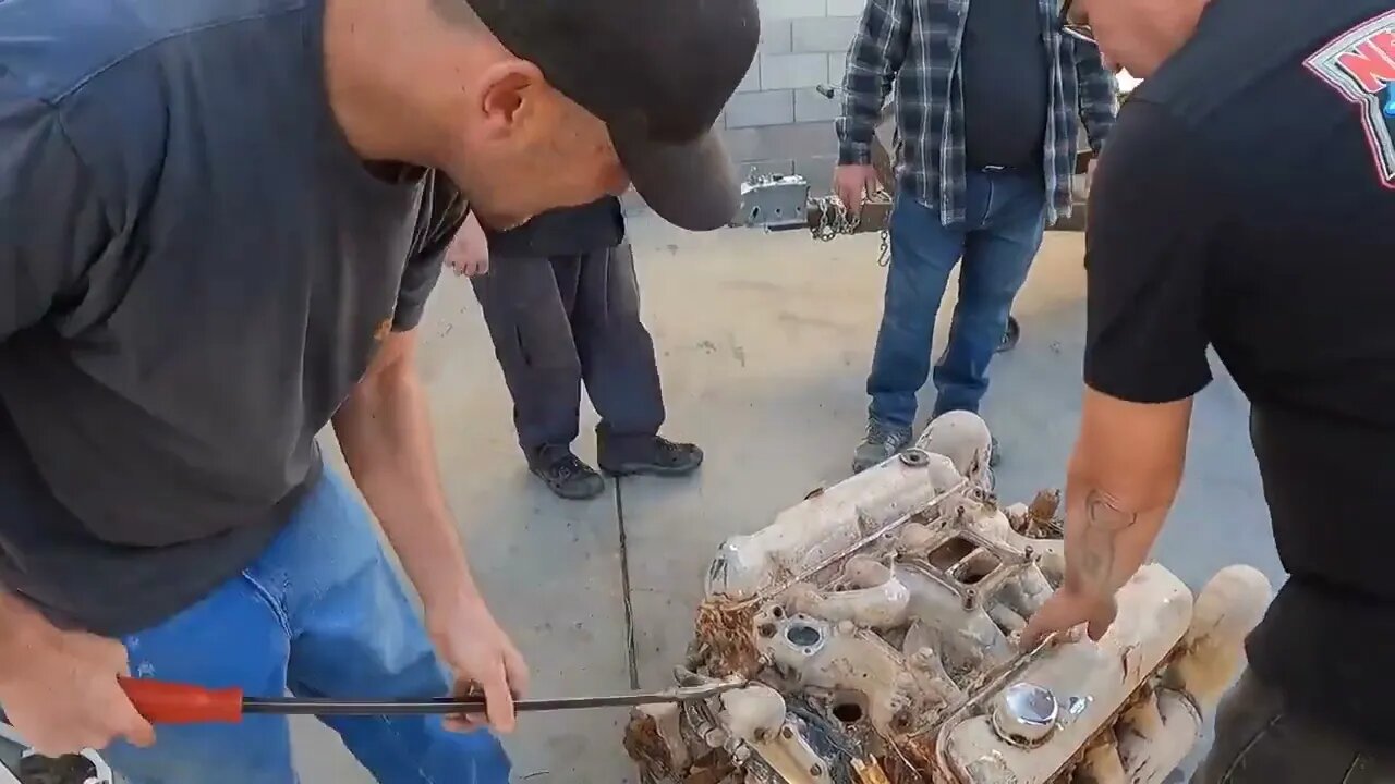 Unbelievable! The Yellow Submarine Engine Starts Up After Being Under the Water for 30 Years! 10