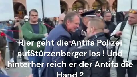 Polizei Shake Hands mit der Antifa Polizei Leipzig, Rechts Wegklatschen Links Abklatschen