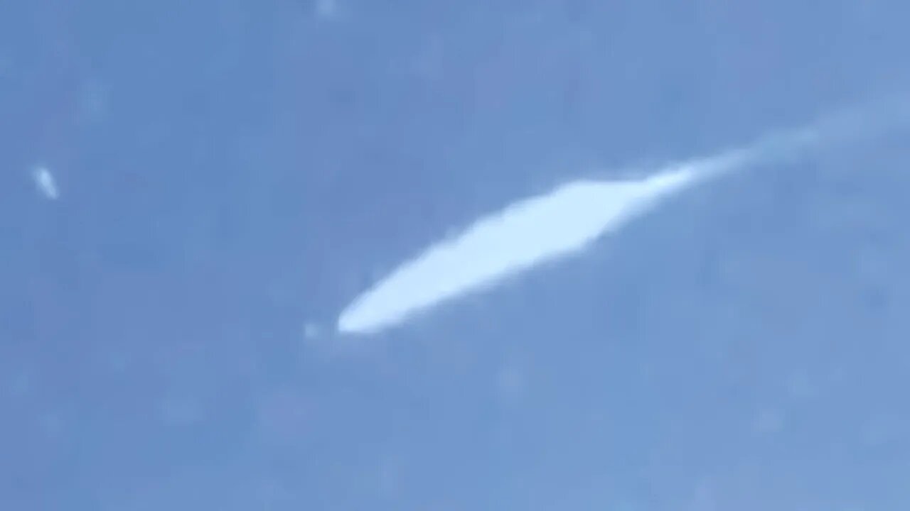 Very close hyper cigar bending into a portal
