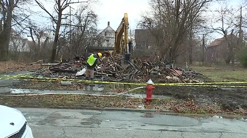 Demolition begins on home where Alianna DeFreeze was murdered