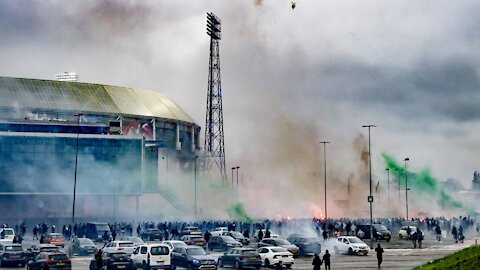 Mob of Feyenoord Rotterdam hooligan supporters attack Ajax Bus with Flares