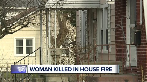 Woman dies in fire at apartment building in Monroe