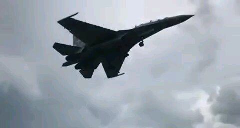 Slow motion landing of a Venezuelan Sukhoi Su-30MK2 fighter