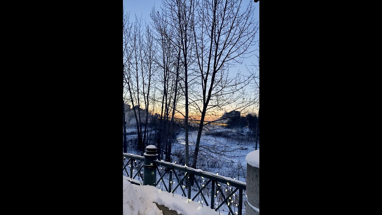 Downtown Calgary, it is -30C and the windchill is -39C. π₯Άπ¨π¦
