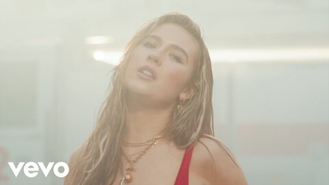 Mimi_Webb_-_House_On_Fire_(Official_Music_Video)(108