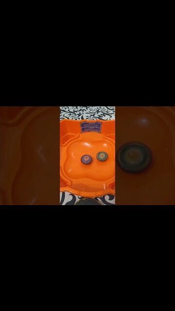 batalha de beyblade astral spriggan vs vanish fafnir #batalhadebeyblade