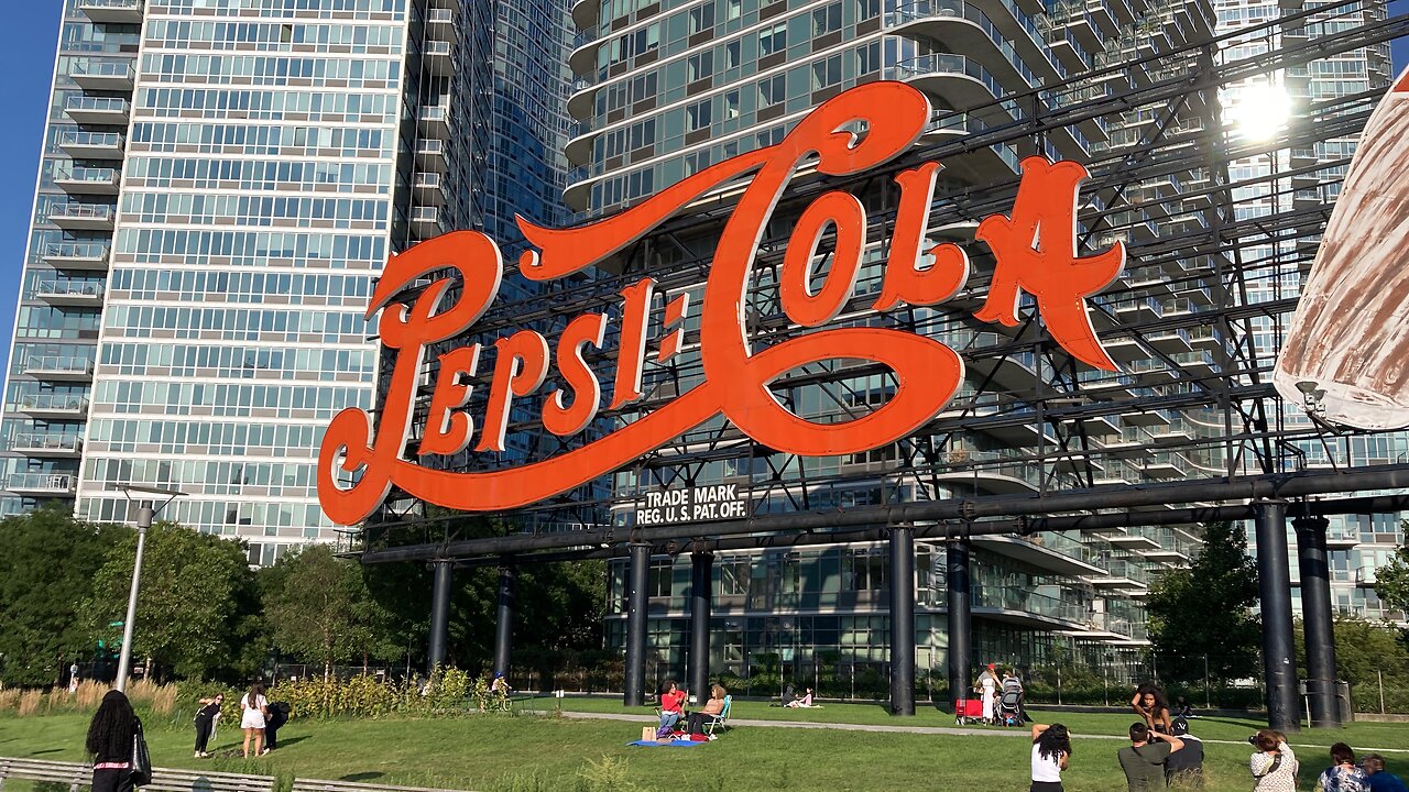 Walking Queens: Long Island City Waterfront (Hunters Point & Gantry Plaza Parks)