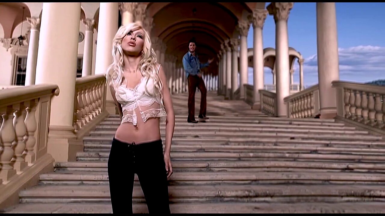 Christina Aguilera & Ricky Martin - Nobody Wants To Be Lonely (Zoomed In)