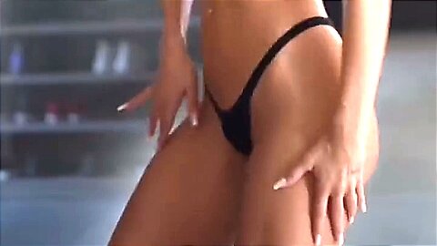 A dance that will brighten your day. 🌹😋