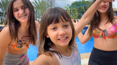 DESAFIO NA PISCINA DA COPA DO MUNDO ⚽️! Com 3 irmãs demais