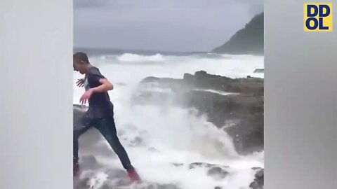 TRY NOT TO LAUGH WATCHING FUNNY FAILS VIDEOS