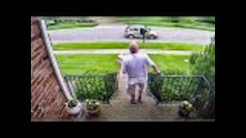 Man Swipes Parcel From Stranger’s House In Broad Daylight With Payback Looming