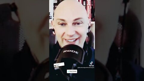 Drug kingpin @shaunattwood brilliantly describes first time on ecstasy!