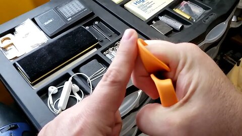 How To Use Brass Knuckles In 33 Seconds