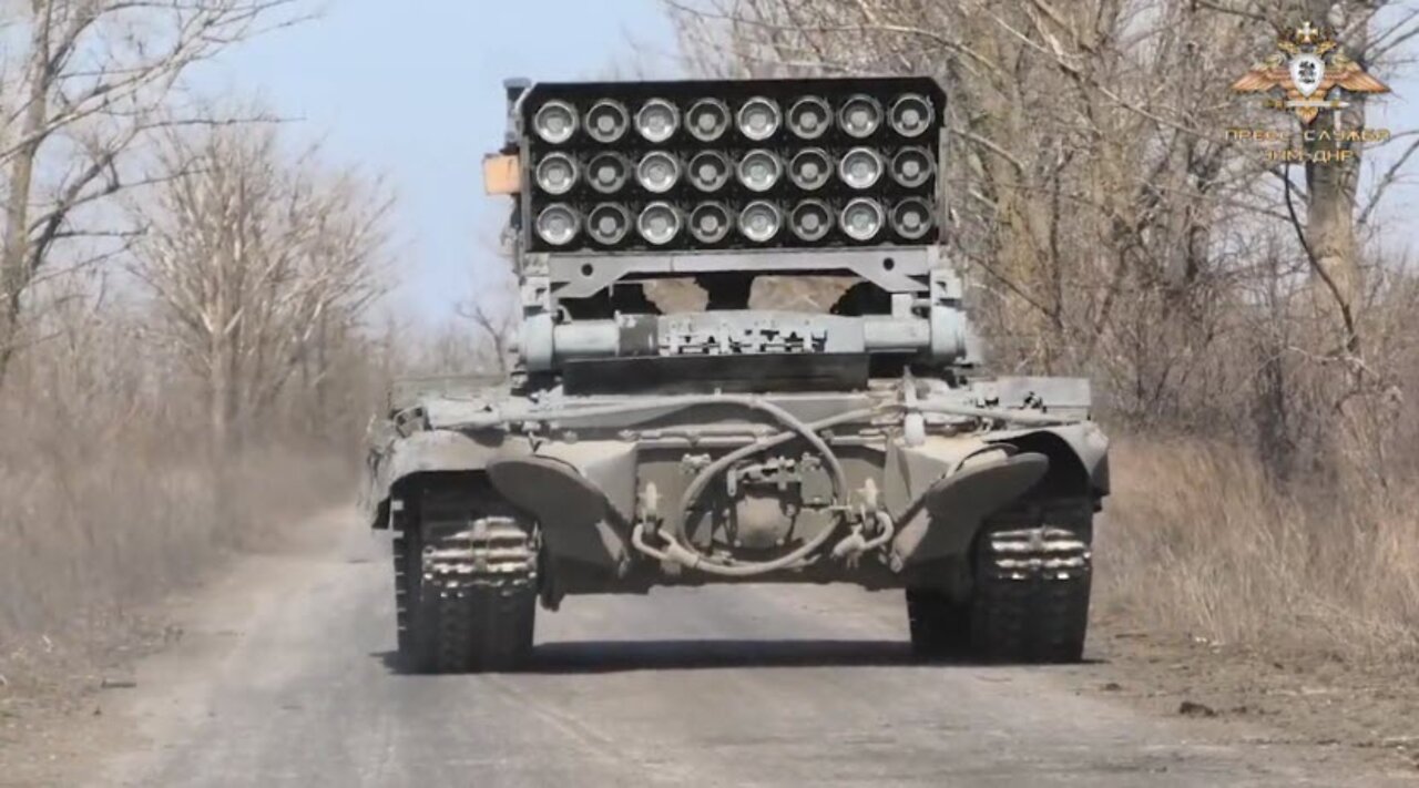 People's Militia of the DPR, TOS-1A (THERMOBARIC) multiple rocket launcher in action