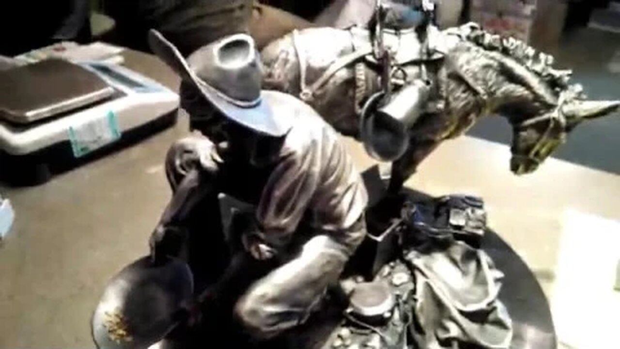 Amazing 470 Oz Pure Silver Statue: Gold Panner!