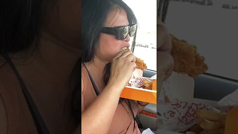 I WANT MY POPEYES CHICKEN 🍗 NOW‼️ #vanlife #solofemalevanlife #travel #livinginavan #vanlifers