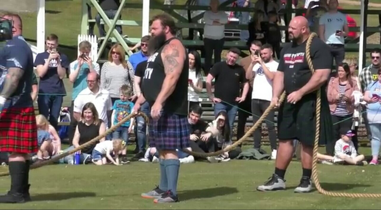 Title :The World Strongest Men in a Tug o war Challen