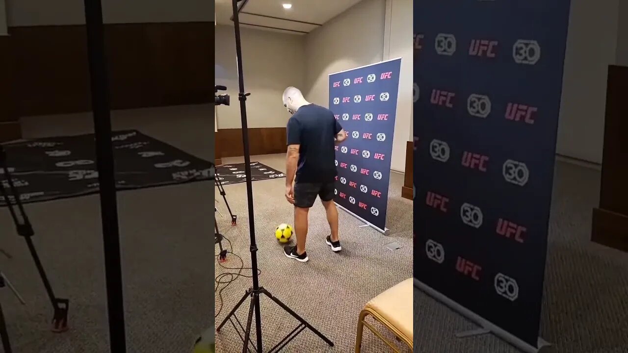 imagine this is how you get hurt & your retirement fight cancelled #ufc283