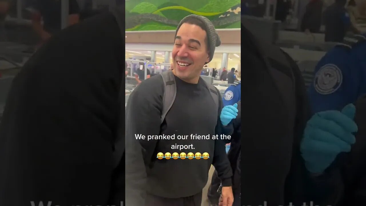 Airport prank 🍆