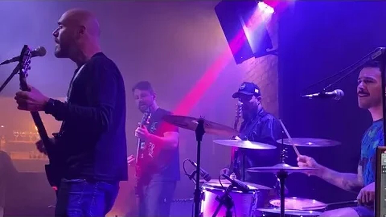 THE ONE I LOVE - PIRATAS DE BARBA - AO VIVO NA BOTA