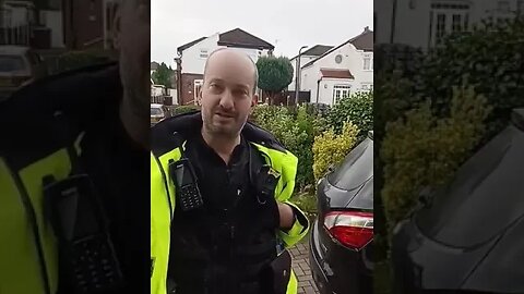 UK Police Confront Man Hanging Palestinian Flag On His Property #stoptheviolence